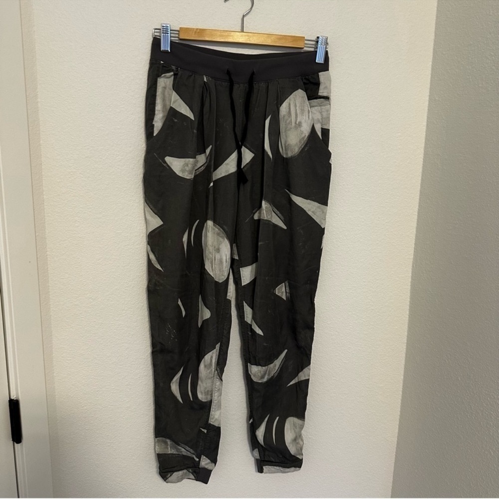 Lululemon City Joggers White Slate Gray Printed Size 4 Women’s Elastic Waist - Picture 2 of 11